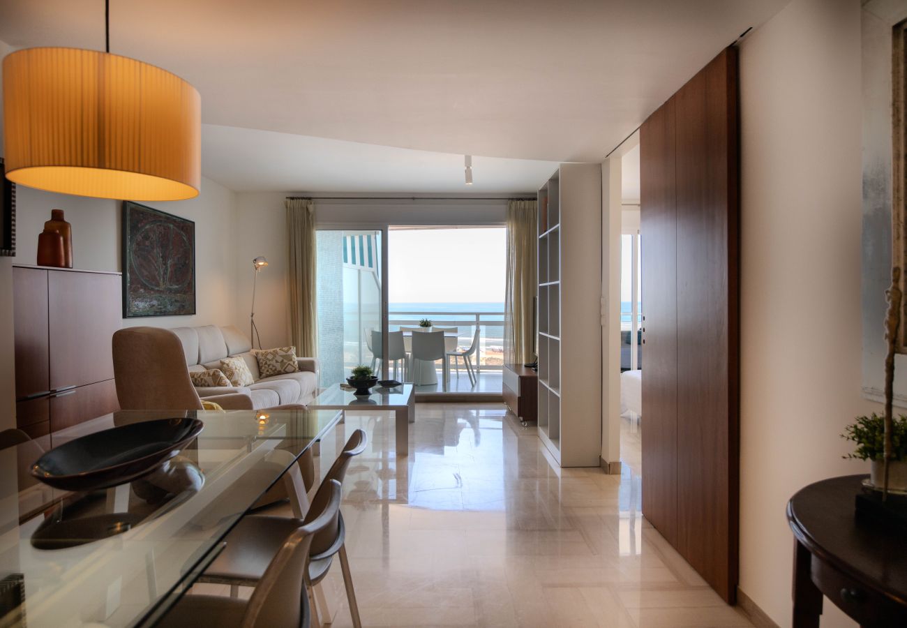 Apartamento en Playa de Gandía - FRONTAL AL MEDITERRANEO - alquiler solo familias