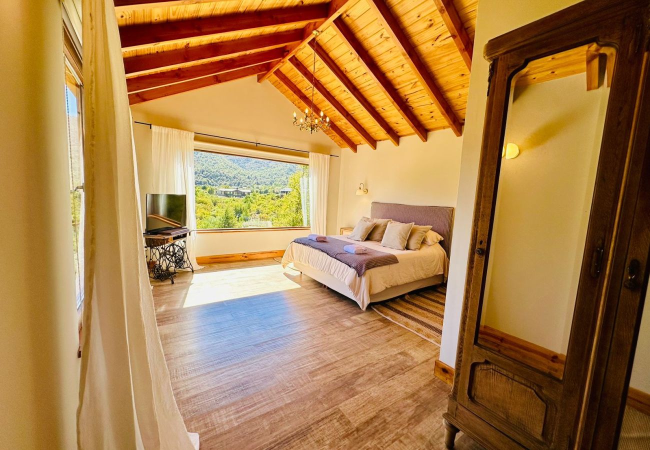 Casa en San Carlos de Bariloche - ARE11 INCREIBLE CASA EN ARELAUQUEN CON VISTAS A LOS CERROS CATEDRAL, OTTO Y VENTANA 