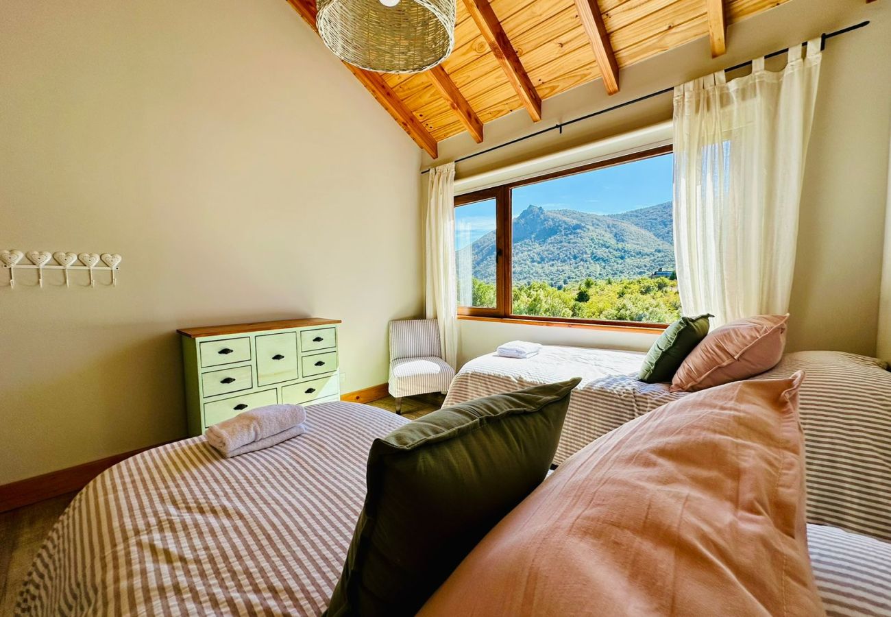Casa en San Carlos de Bariloche - ARE11 INCREIBLE CASA EN ARELAUQUEN CON VISTAS A LOS CERROS CATEDRAL, OTTO Y VENTANA 