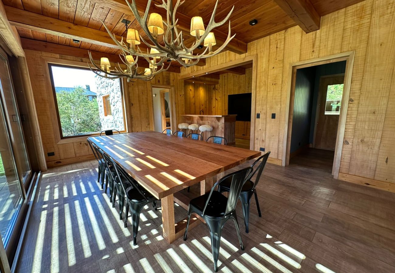 Casa en San Carlos de Bariloche - ARE11 INCREIBLE CASA EN ARELAUQUEN CON VISTAS A LOS CERROS CATEDRAL, OTTO Y VENTANA 