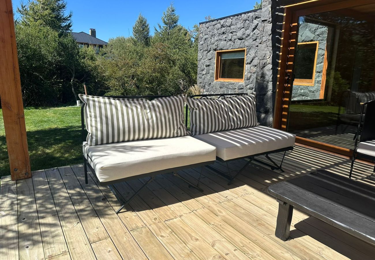 Casa en San Carlos de Bariloche - ARE11 INCREIBLE CASA EN ARELAUQUEN CON VISTAS A LOS CERROS CATEDRAL, OTTO Y VENTANA 