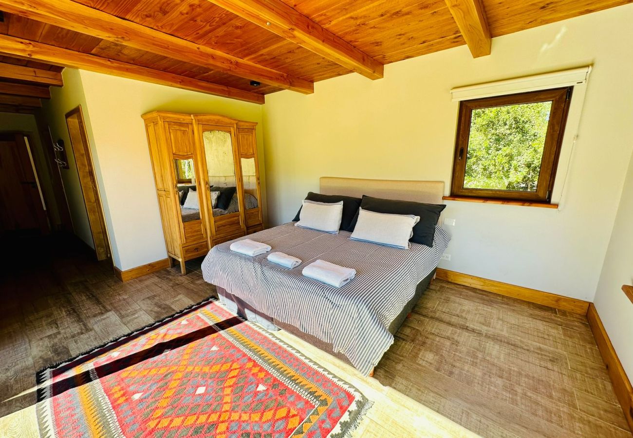 Casa en San Carlos de Bariloche - ARE11 INCREIBLE CASA EN ARELAUQUEN CON VISTAS A LOS CERROS CATEDRAL, OTTO Y VENTANA 