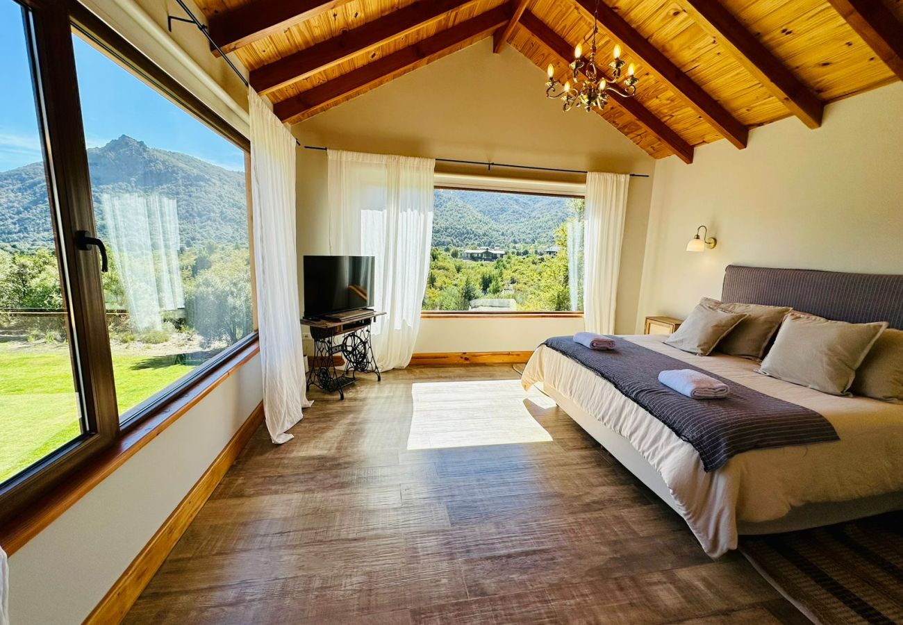 Casa en San Carlos de Bariloche - ARE11 INCREIBLE CASA EN ARELAUQUEN CON VISTAS A LOS CERROS CATEDRAL, OTTO Y VENTANA 