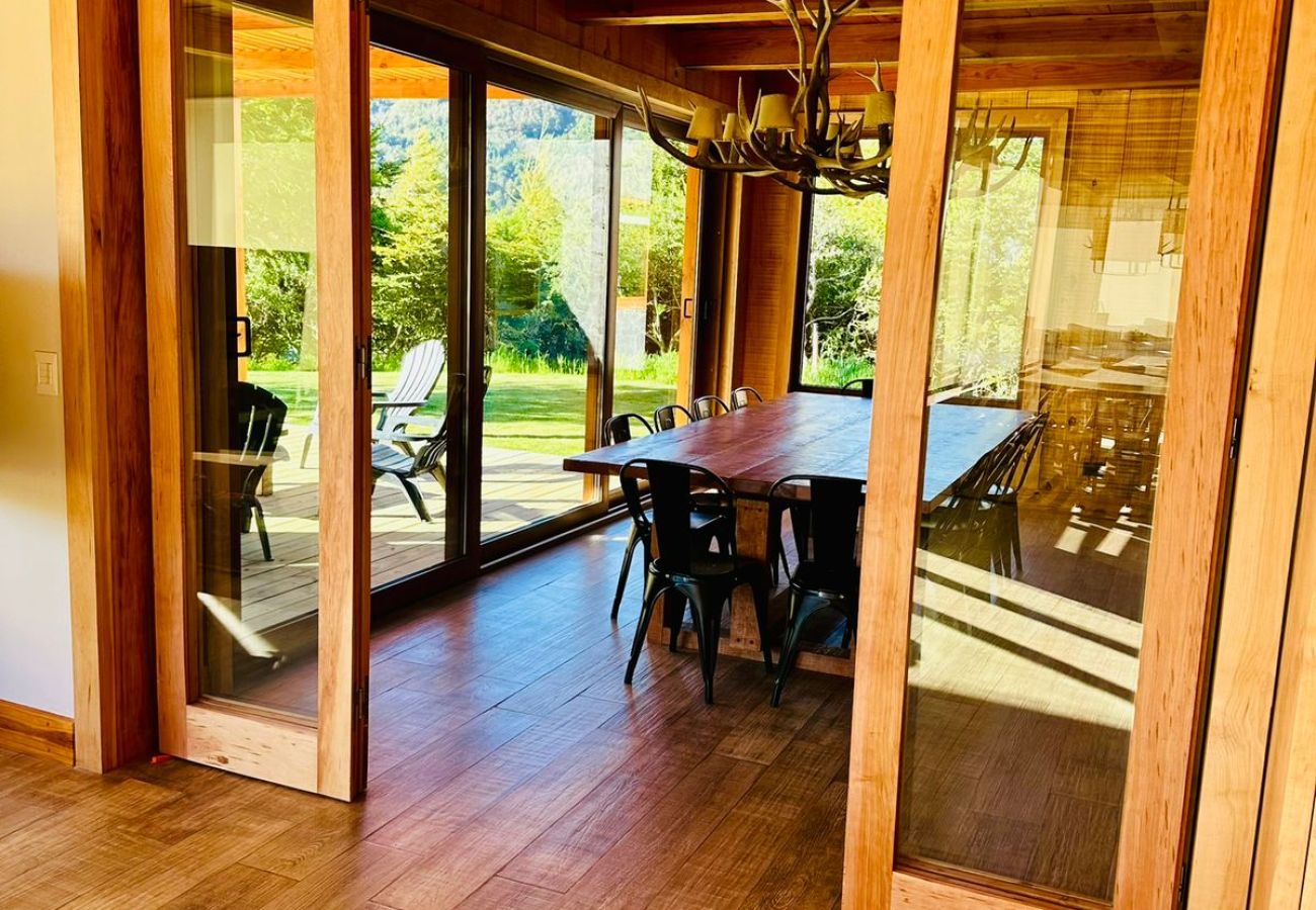 Casa en San Carlos de Bariloche - ARE11 INCREIBLE CASA EN ARELAUQUEN CON VISTAS A LOS CERROS CATEDRAL, OTTO Y VENTANA 