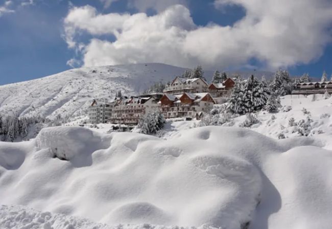 Apartamento en San Carlos de Bariloche - HCE A7 El departamento es tipo dúplex, con vista a la montaña (103 mts aprox).