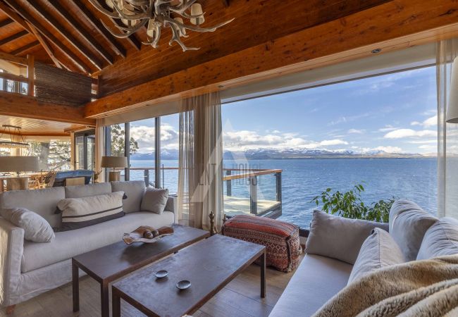 Casa en San Carlos de Bariloche - HUAPI48C | Villa exclusiva sobre el Nahuel Huapi Casa en San Carlos de Bariloche - HUAPI48C | Villa exclusiva sobre el Nahuel Huapi