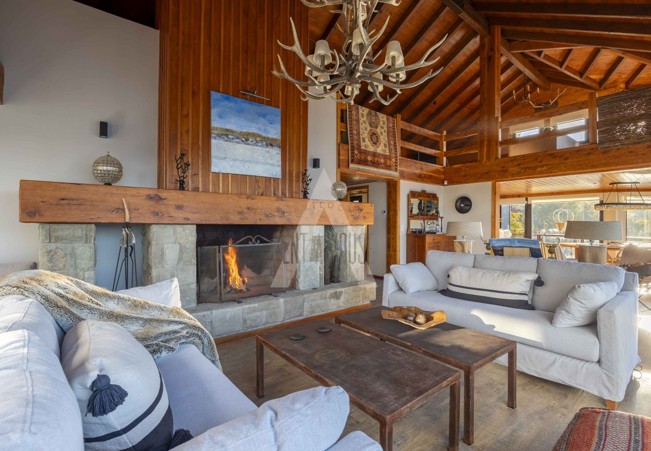 Casa en San Carlos de Bariloche - HUAPI48C | Villa exclusiva sobre el Nahuel Huapi con HOT TUBE