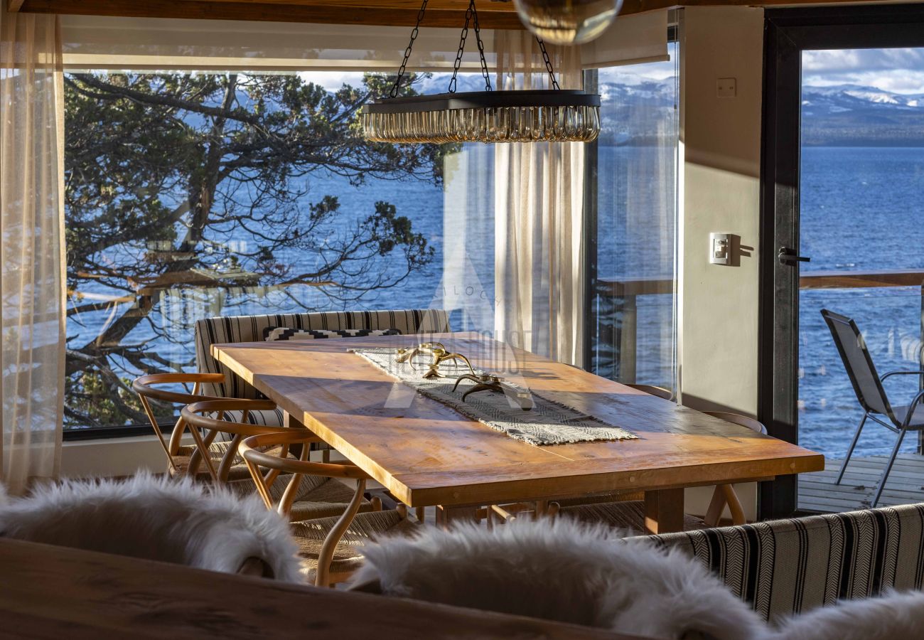 Casa en San Carlos de Bariloche - HUAPI48C | Villa exclusiva sobre el Nahuel Huapi con HOT TUBE