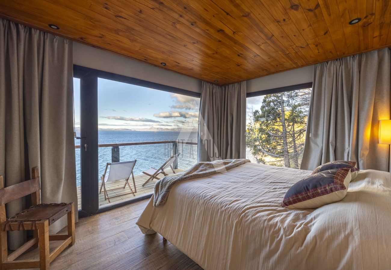 Casa en San Carlos de Bariloche - HUAPI48C | Villa exclusiva sobre el Nahuel Huapi con HOT TUBE