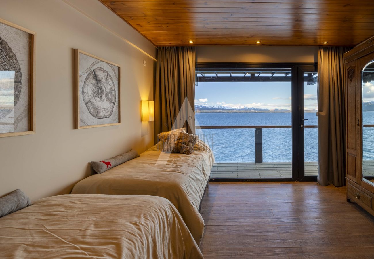 Casa en San Carlos de Bariloche - HUAPI48C | Villa exclusiva sobre el Nahuel Huapi con HOT TUBE