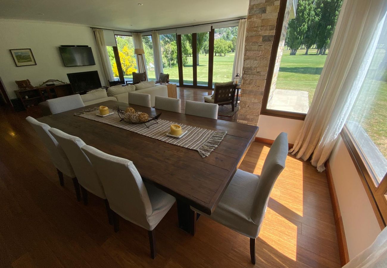 Casa en San Carlos de Bariloche - ARE53 CASA MODERNA, MUY CÓMODA Y CON SALIDA DIRECTA A LA CANCHA DE GOLF