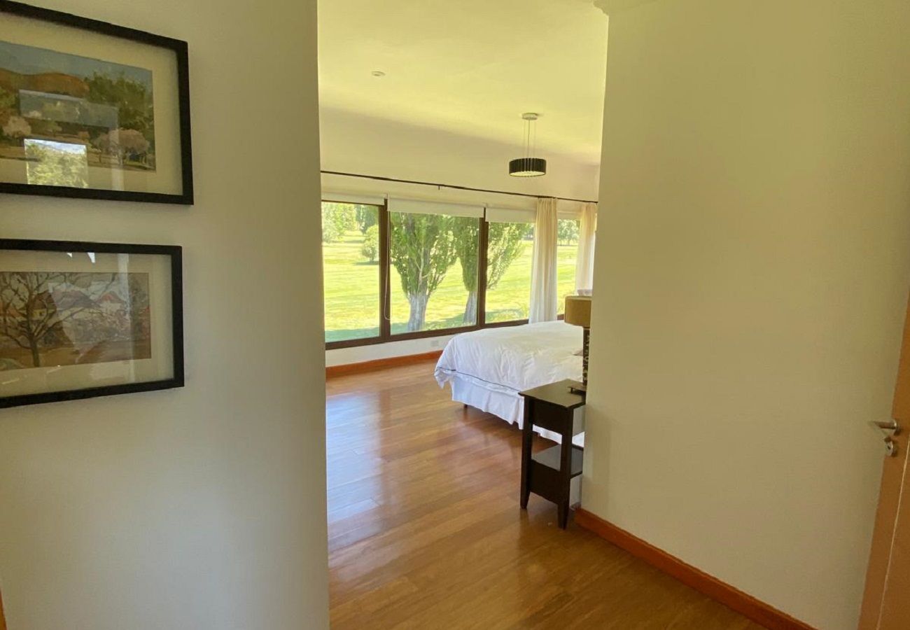 Casa en San Carlos de Bariloche - ARE53 CASA MODERNA, MUY CÓMODA Y CON SALIDA DIRECTA A LA CANCHA DE GOLF