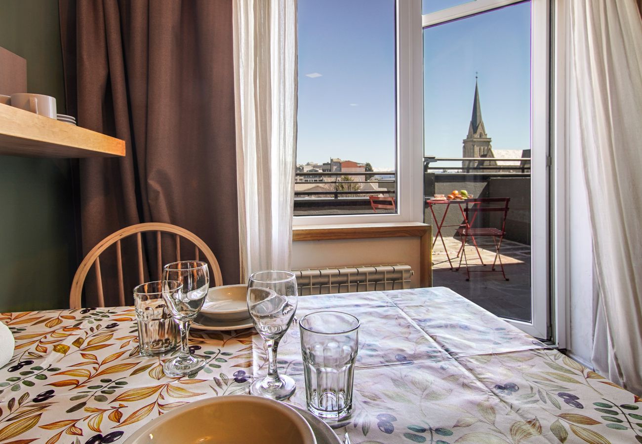 Estudio en San Carlos de Bariloche - Llantén, increíble departamento con terraza y estacionamiento en Bariloche