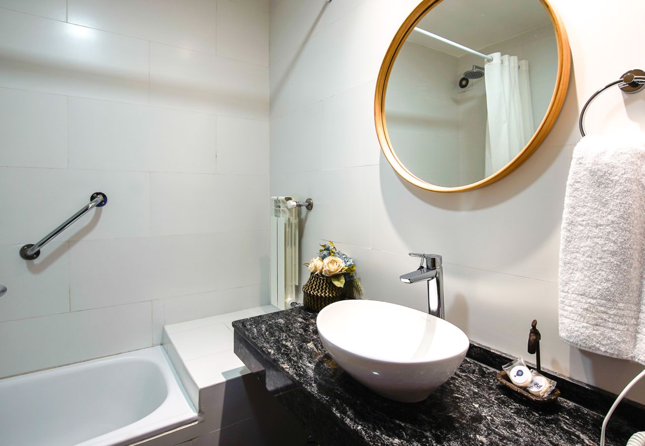 Apartamento en San Carlos de Bariloche - Montaña departamento con vista al lago y estacionamiento en Bariloche