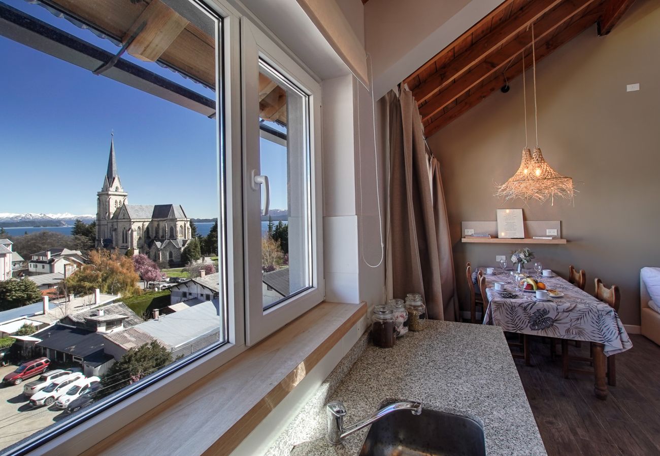 Apartamento en San Carlos de Bariloche - Montaña departamento con vista al lago y estacionamiento en Bariloche