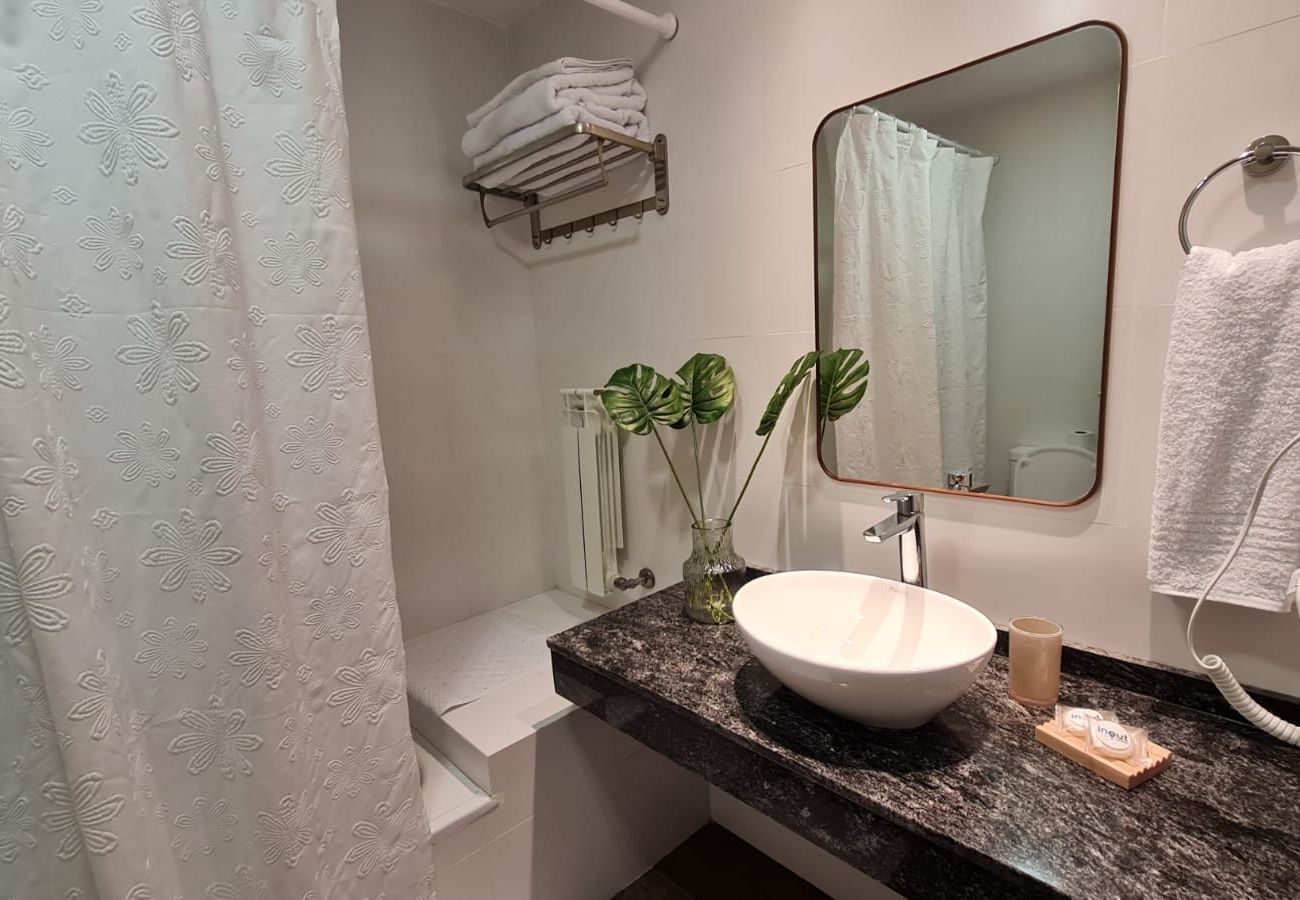 Apartamento en San Carlos de Bariloche - Mutisia departamento con vista al lago y  Catedral en Bariloche