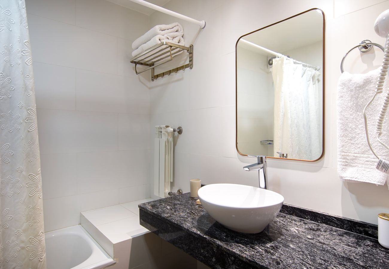 Apartamento en San Carlos de Bariloche - Mutisia departamento con vista al lago y  Catedral en Bariloche