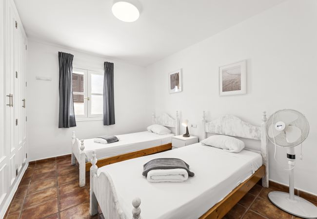 Apartamento en Playa Honda - La Casa de Tara: Tu Refugio de Sol y Mar en Playa Honda Apartamento en Playa Honda - La Casa de Tara: Tu Refugio de Sol y Mar en Playa Honda
