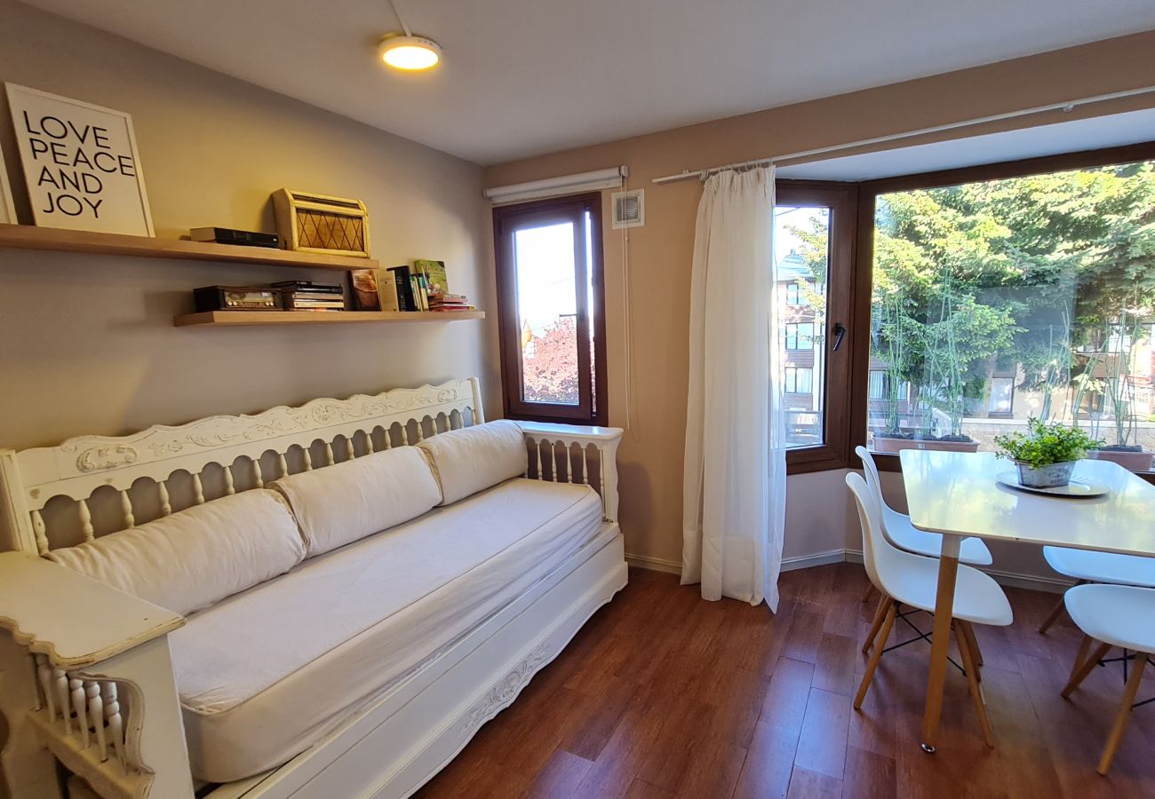 Apartamento en San Carlos de Bariloche - Letra y Musica departamento en barrio Belgrano en Bariloche