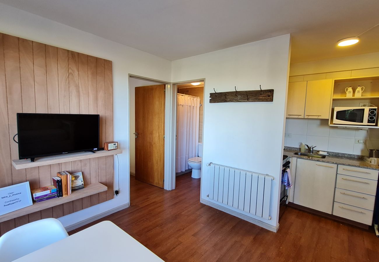 Apartamento en San Carlos de Bariloche - Letra y Musica departamento en barrio Belgrano en Bariloche