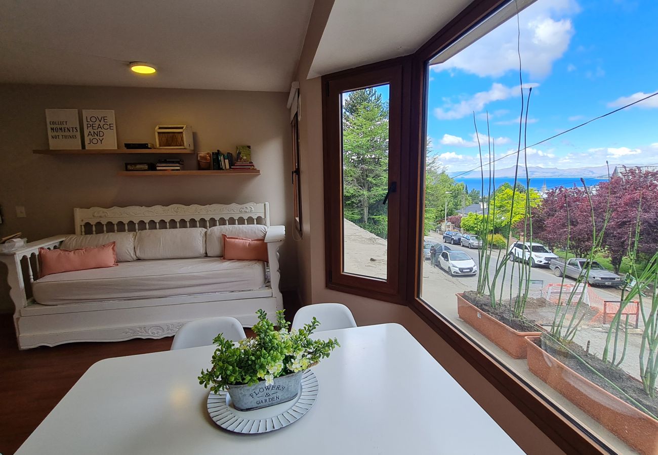 Apartamento en San Carlos de Bariloche - Letra y Musica departamento en barrio Belgrano en Bariloche