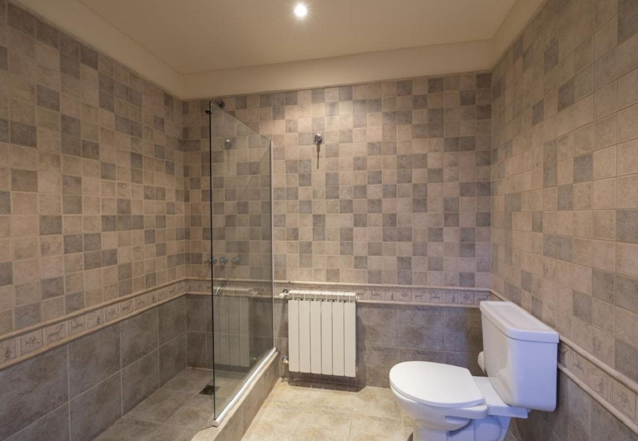 Casa en San Carlos de Bariloche - VENAH01 CÁLIDA Y CÓMODA CASA EN BARRIO CERRADO CON COSTA DE LAGO