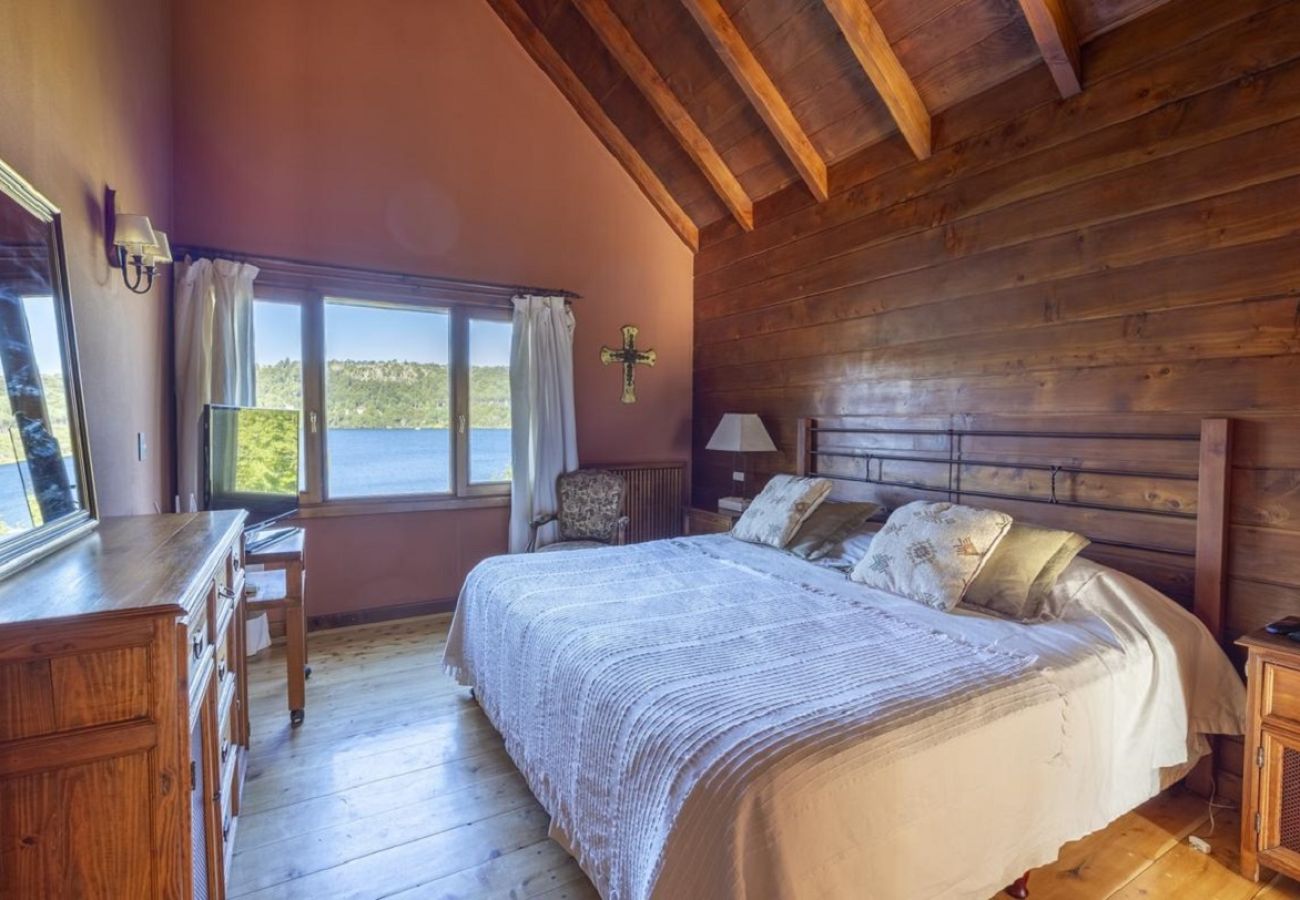 Casa en San Carlos de Bariloche - VENAH01 CÁLIDA Y CÓMODA CASA EN BARRIO CERRADO CON COSTA DE LAGO