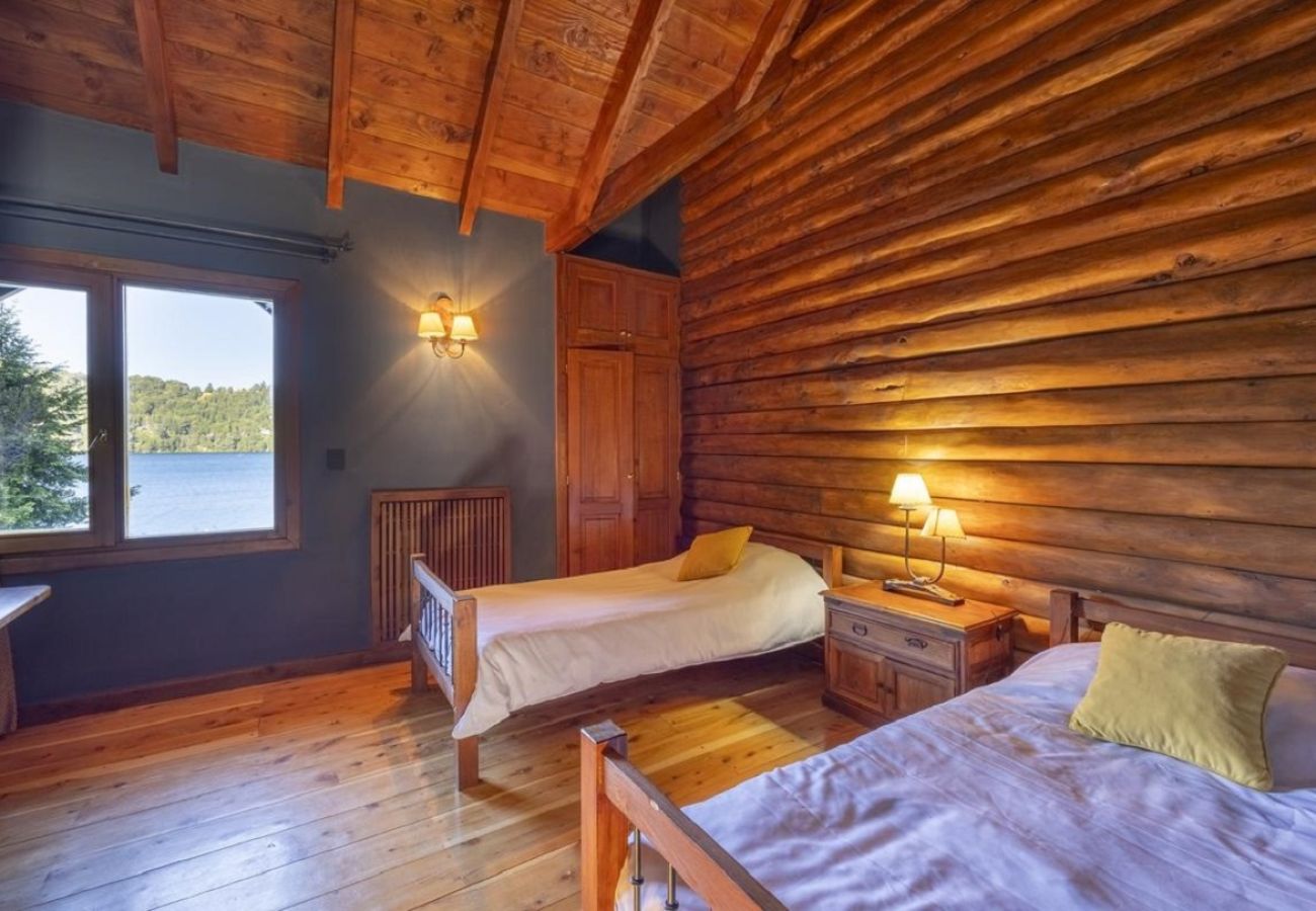 Casa en San Carlos de Bariloche - VENAH01 CÁLIDA Y CÓMODA CASA EN BARRIO CERRADO CON COSTA DE LAGO