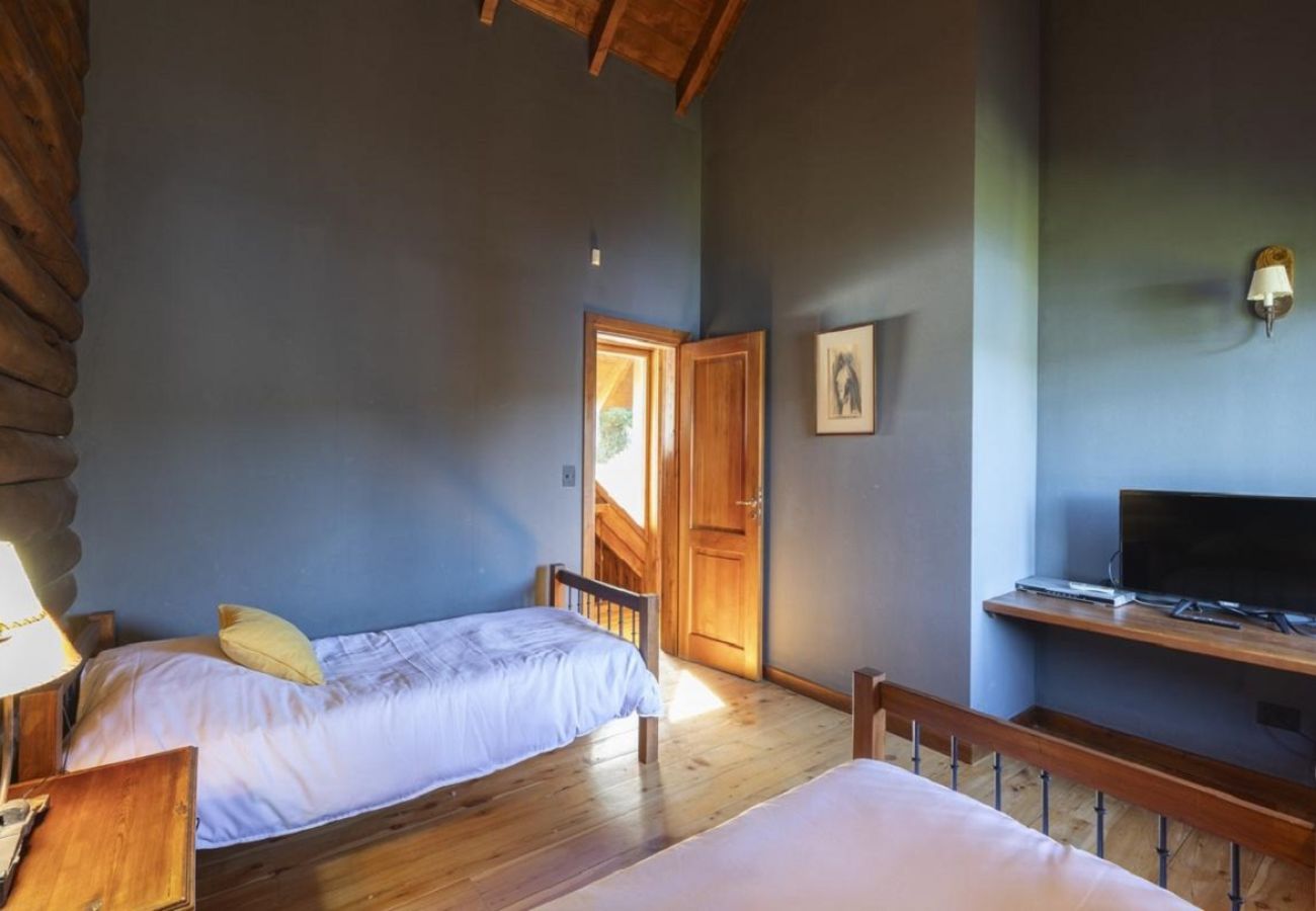 Casa en San Carlos de Bariloche - VENAH01 CÁLIDA Y CÓMODA CASA EN BARRIO CERRADO CON COSTA DE LAGO