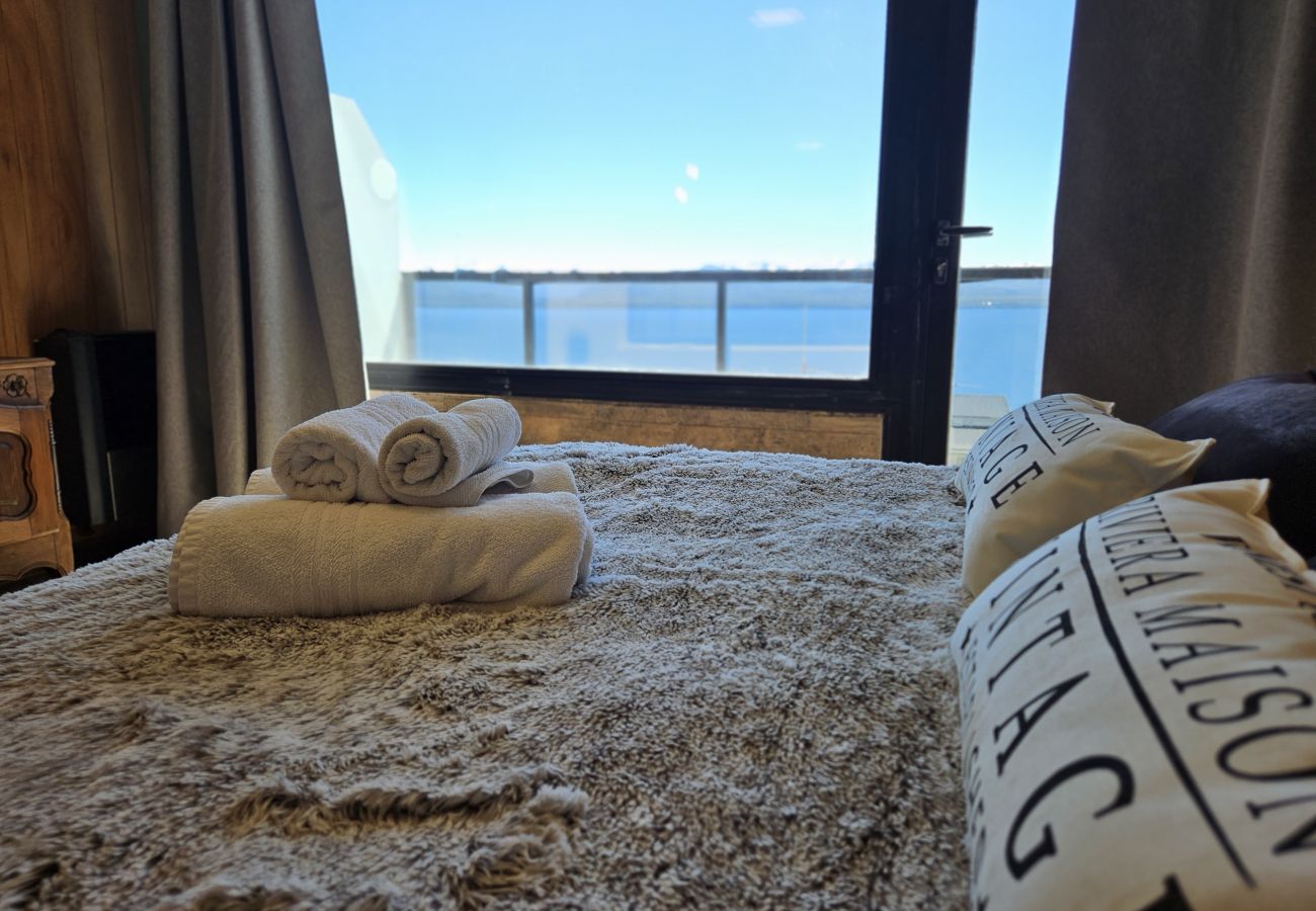 Estudio en San Carlos de Bariloche - Suizo II departamento romantico con espectacular vista al lago Nahuel Huapi
