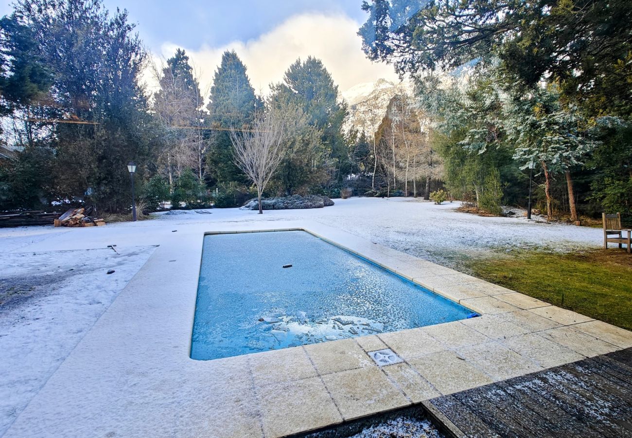 Casa en San Carlos de Bariloche - ARE55 ESPECTACULAR CASA CON QUINCHO INTEGRADO Y PILETA CLIMATIZADA