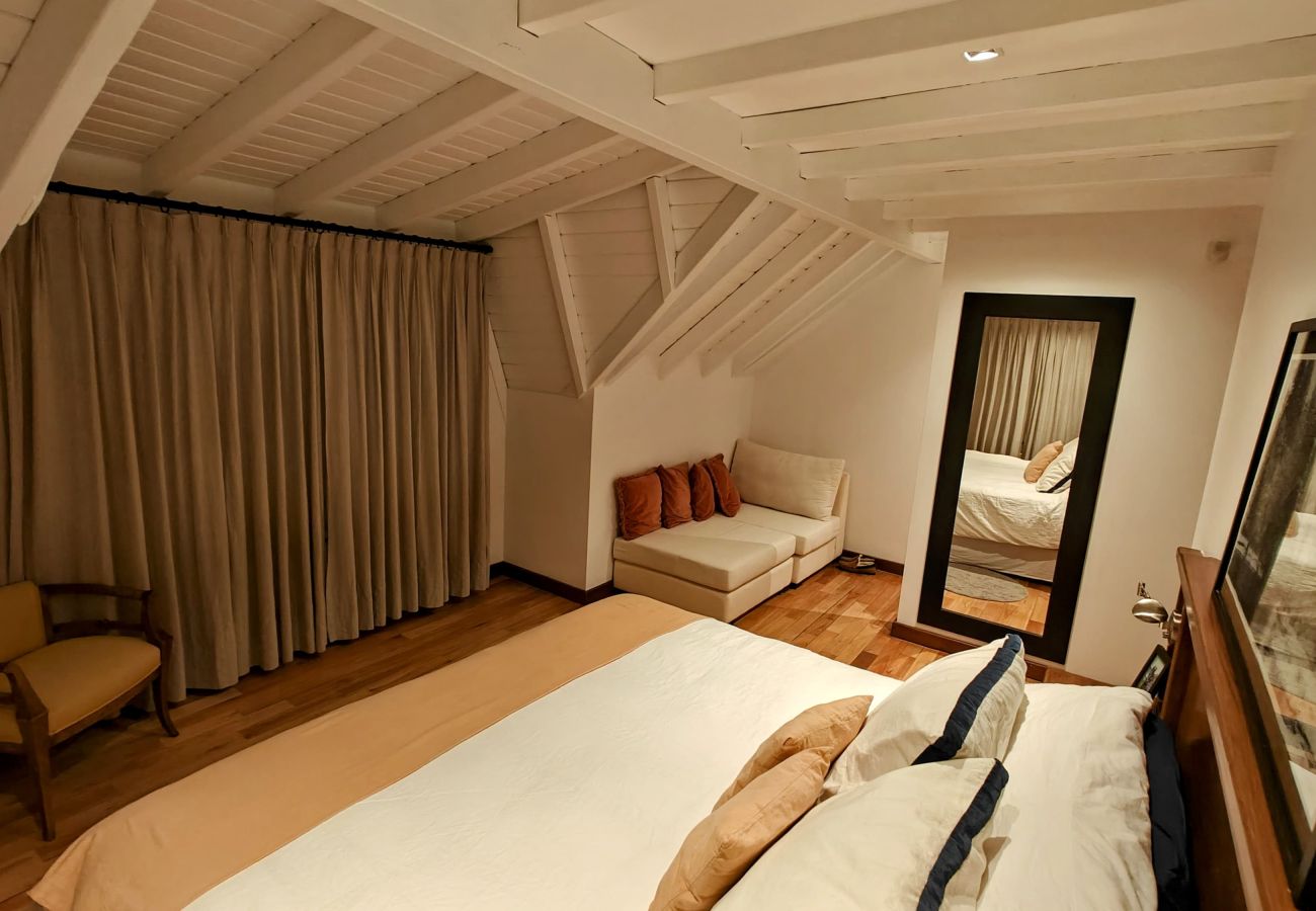 Casa en San Carlos de Bariloche - ARE55 ESPECTACULAR CASA CON QUINCHO INTEGRADO Y PILETA CLIMATIZADA