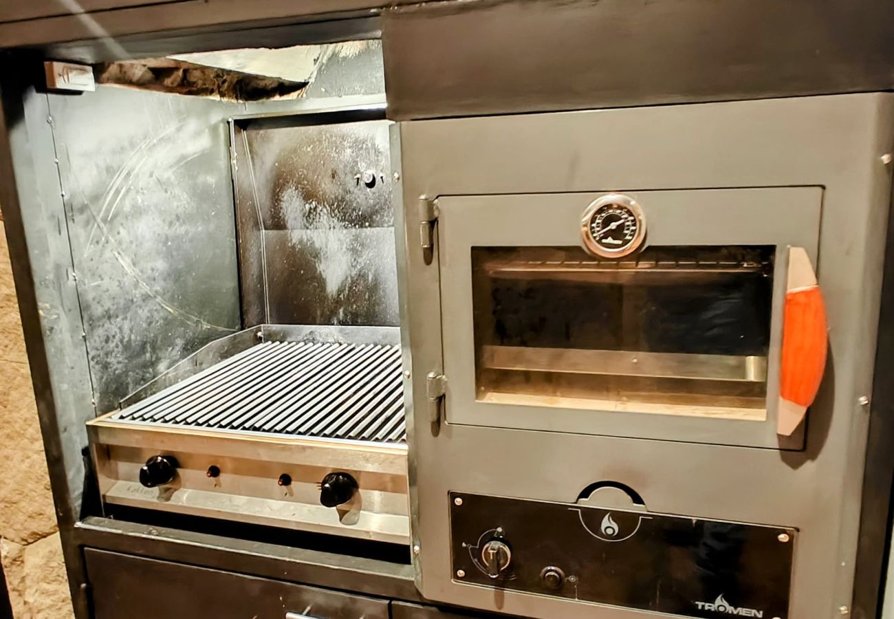 Casa en San Carlos de Bariloche - ARE55 ESPECTACULAR CASA CON QUINCHO INTEGRADO Y PILETA CLIMATIZADA