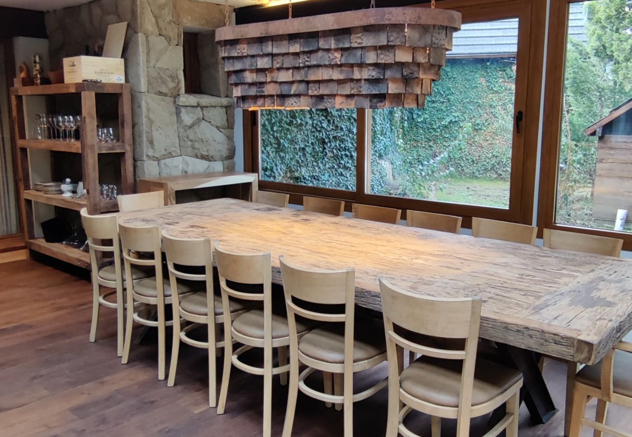 Casa en San Carlos de Bariloche - ARE55 ESPECTACULAR CASA CON QUINCHO INTEGRADO Y PILETA CLIMATIZADA