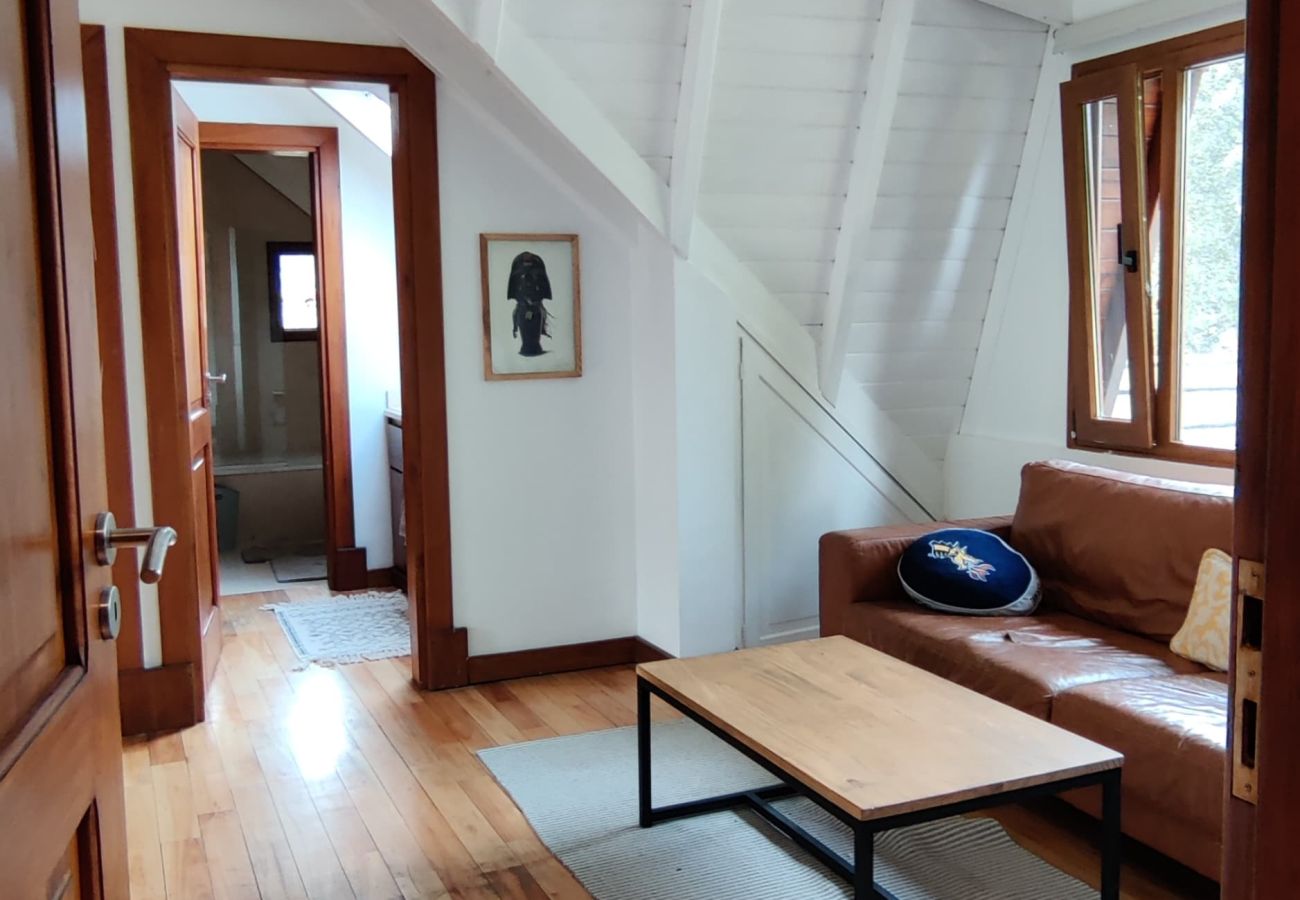 Casa en San Carlos de Bariloche - ARE55 ESPECTACULAR CASA CON QUINCHO INTEGRADO Y PILETA CLIMATIZADA