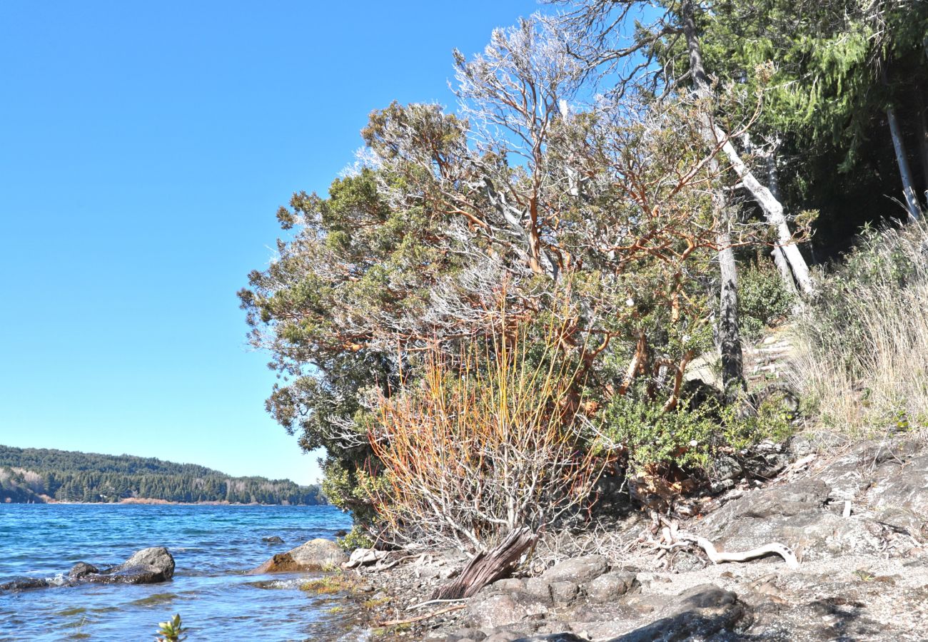 Casa en San Carlos de Bariloche - HUAPI49 Refugio patagonico sobre el lago