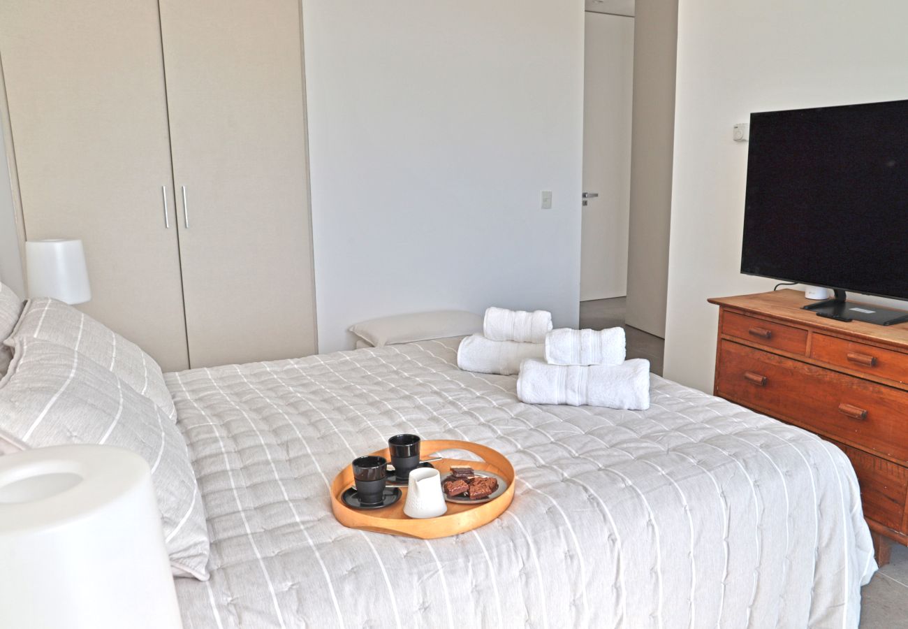 Apartamento en San Carlos de Bariloche - HUAPI43C Departamento de lujo sobre el lago Nahuel Huapi en moderno complejo