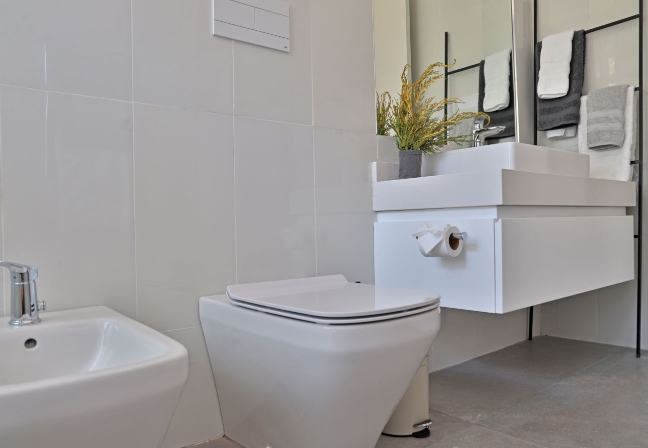 Apartamento en San Carlos de Bariloche - HUAPI43C Departamento de lujo sobre el lago Nahuel Huapi en moderno complejo