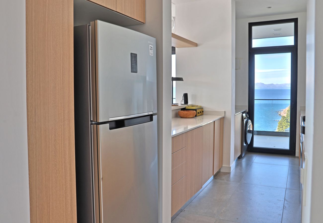 Apartamento en San Carlos de Bariloche - HUAPI43C Departamento de lujo sobre el lago Nahuel Huapi en moderno complejo