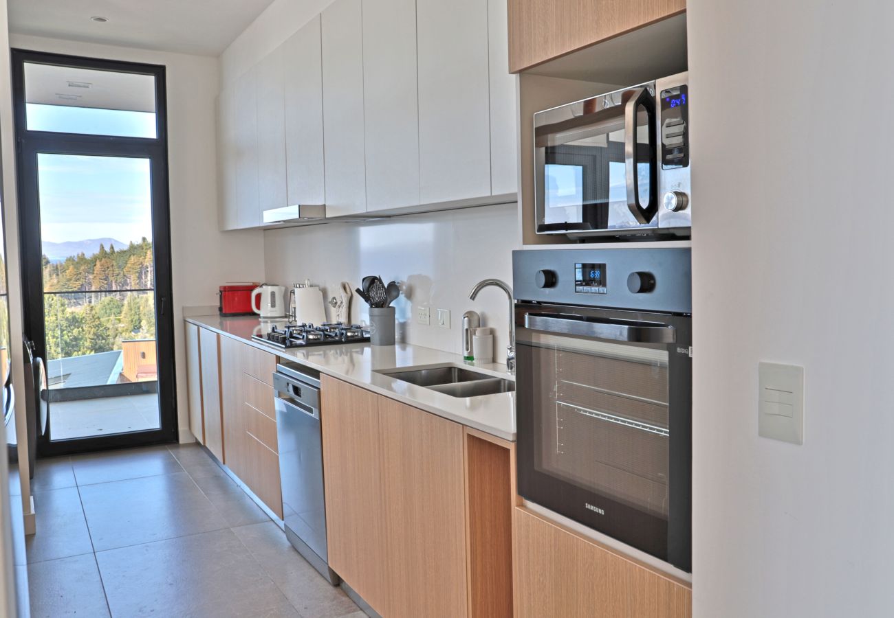 Apartamento en San Carlos de Bariloche - HUAPI43C Departamento de lujo sobre el lago Nahuel Huapi en moderno complejo