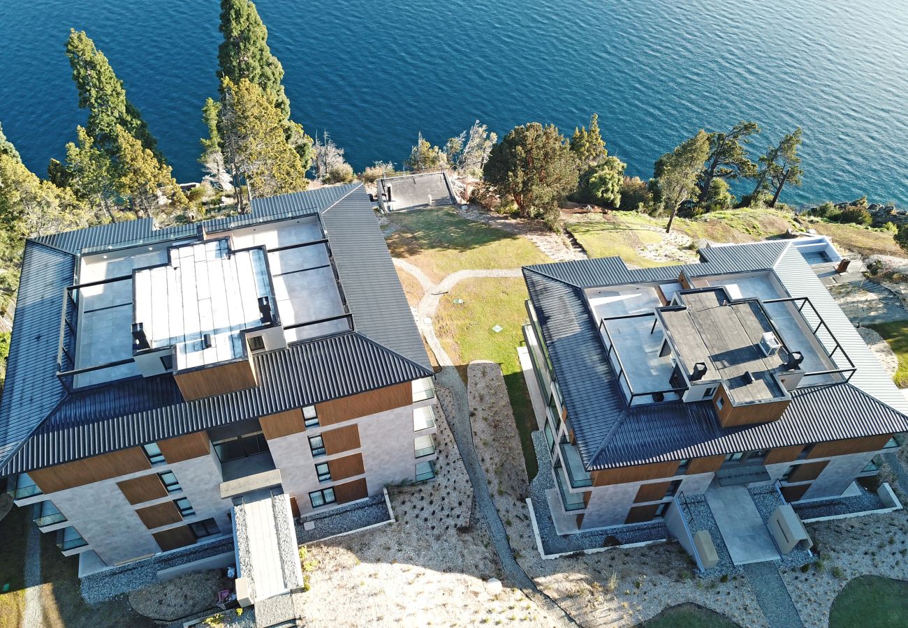 Apartamento en San Carlos de Bariloche - HUAPI43C Departamento de lujo sobre el lago Nahuel Huapi en moderno complejo