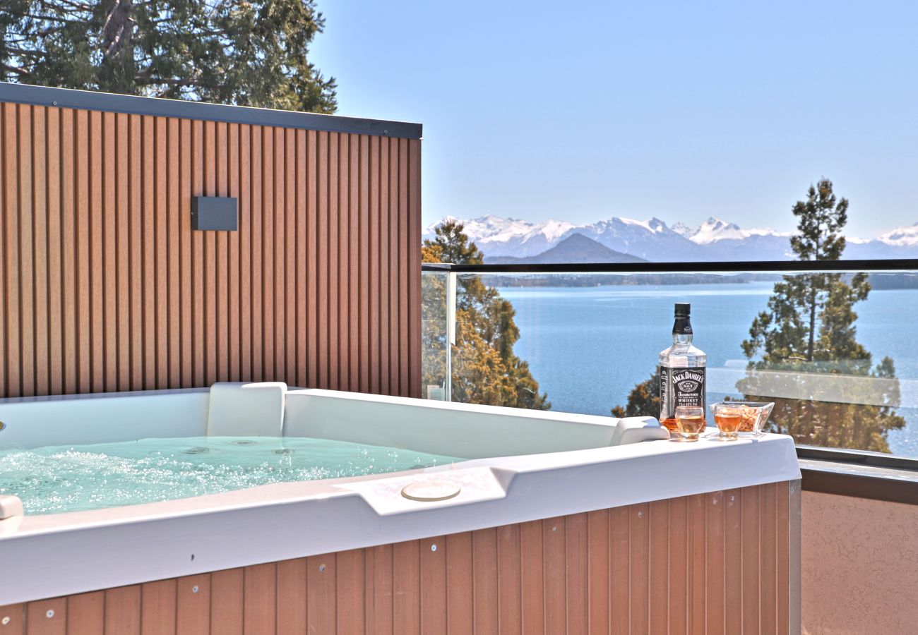 Apartamento en San Carlos de Bariloche - HUAPI43C Departamento de lujo sobre el lago Nahuel Huapi en moderno complejo