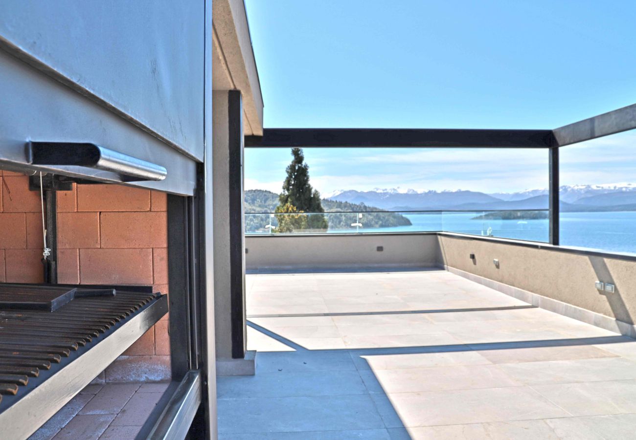 Apartamento en San Carlos de Bariloche - HUAPI43C Departamento de lujo sobre el lago Nahuel Huapi en moderno complejo