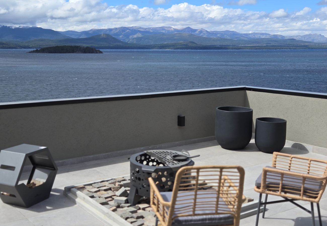 Apartamento en San Carlos de Bariloche - HUAPI50 – Jacuzzi, Pileta y Vista al Lago