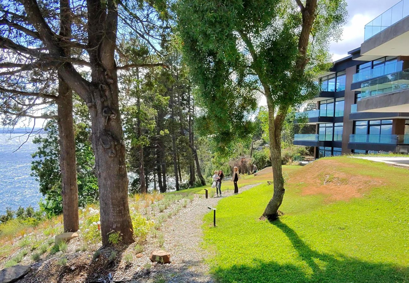 Apartamento en San Carlos de Bariloche - HUAPI50 – Jacuzzi, Pileta y Vista al Lago