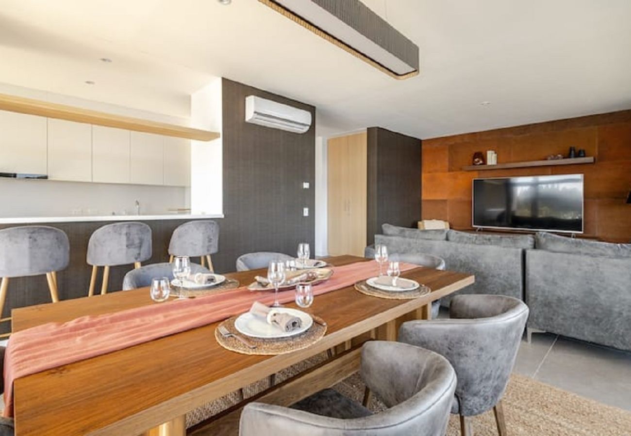 Apartamento en San Carlos de Bariloche - HUAPI50 – Jacuzzi, Pileta y Vista al Lago