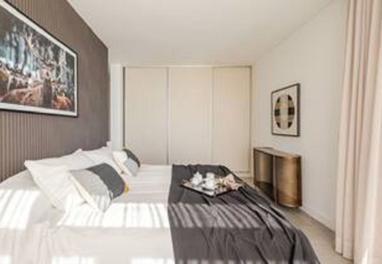 Apartamento en San Carlos de Bariloche - HUAPI50 – Jacuzzi, Pileta y Vista al Lago