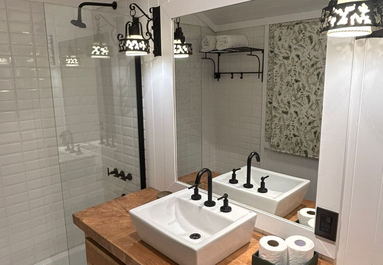 Casa en San Carlos de Bariloche - ARE21 CASA DE MONTAÑA CON VISTA AL LAGO EN ARELAUQUEN