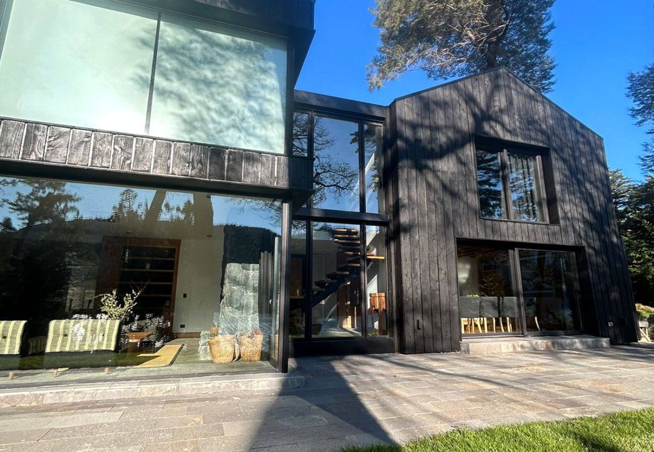 Casa en San Carlos de Bariloche - ARE21 CASA DE MONTAÑA CON VISTA AL LAGO EN ARELAUQUEN