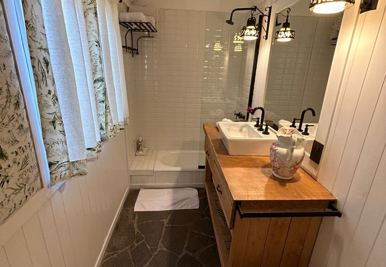 Casa en San Carlos de Bariloche - ARE21 CASA DE MONTAÑA CON VISTA AL LAGO EN ARELAUQUEN